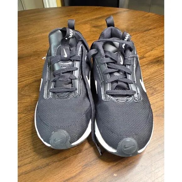Nike Air Max Intrlk Lite Black &amp; White Women Sneakers Size 7
