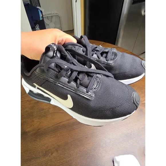 Nike Air Max Intrlk Lite Black &amp; White Women Sneakers Size 7