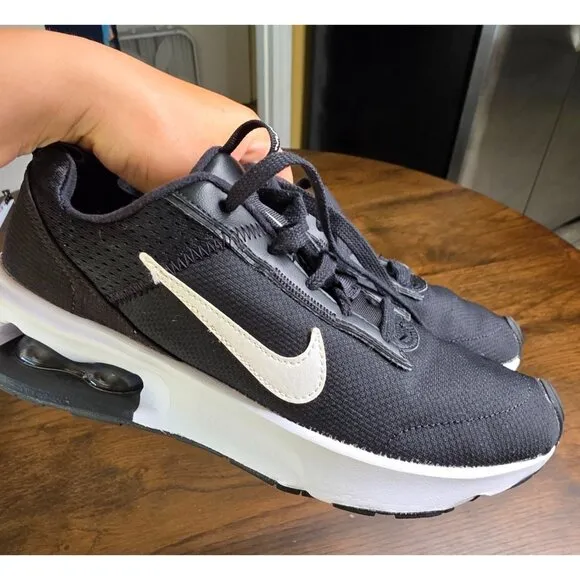 Nike Air Max Intrlk Lite Black &amp; White Women Sneakers Size 7