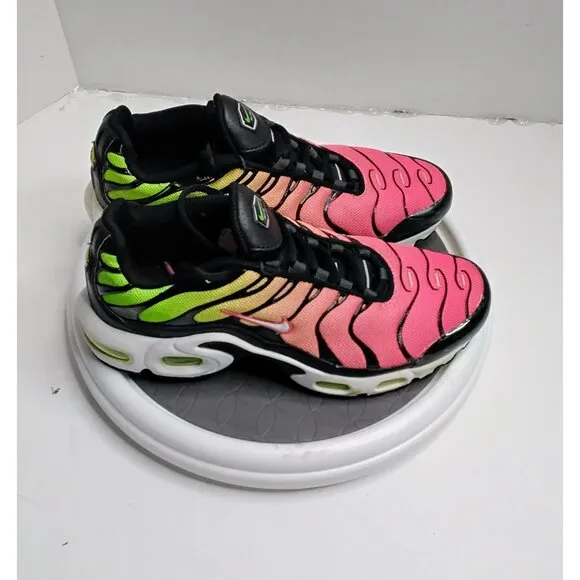 Nike Air Max Plus TN Sunset Gradient Sneakers Youth 5.5Y Pink/Green/Black