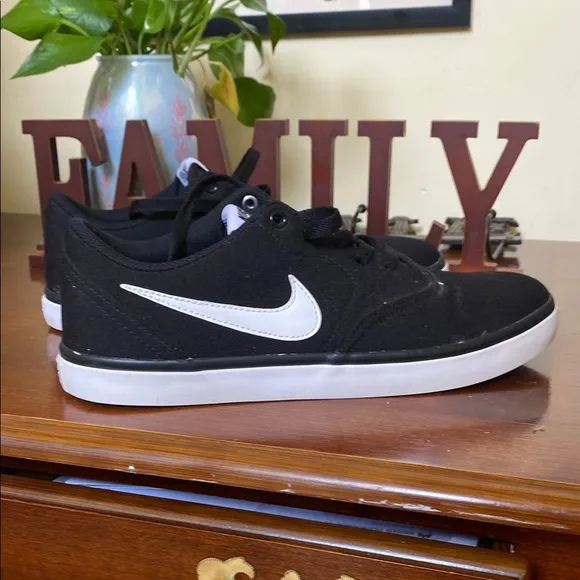 Nike Black and White Skateboarding Sneakers. SB Check