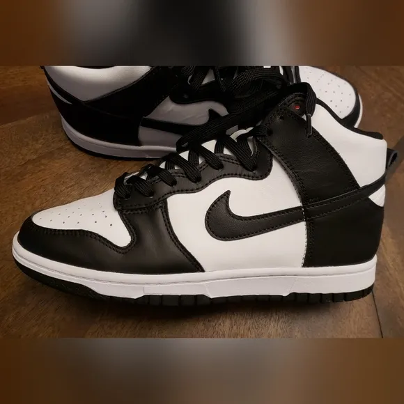 Nike Dunk High &quot;Panda&quot; Men's Size 8.5 Black and White Leather Sneaker DD1869-103