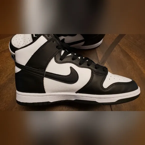 Nike Dunk High &quot;Panda&quot; Men's Size 8.5 Black and White Leather Sneaker DD1869-103