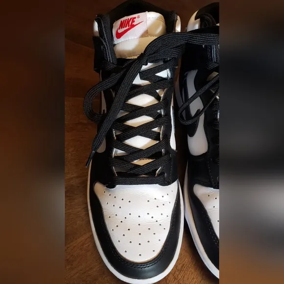 Nike Dunk High &quot;Panda&quot; Men's Size 8.5 Black and White Leather Sneaker DD1869-103