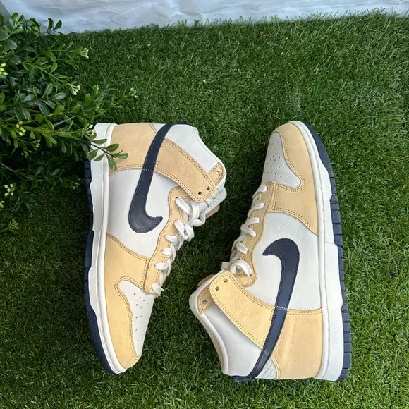 Nike Dunk High premium sneakers in off white and sand size 8.5 new no box