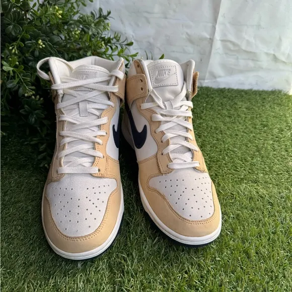 Nike Dunk High premium sneakers in off white and sand size 8.5 new no box
