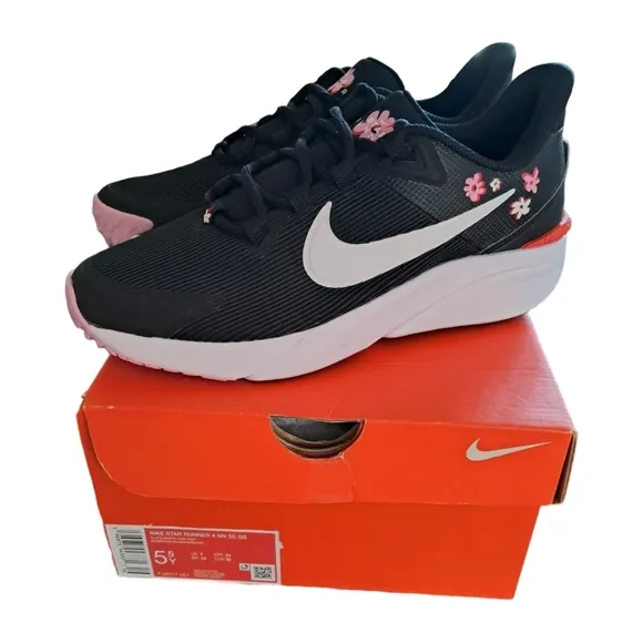 Nike Girls Star Runner 4 NN Special Edition (GS) Sneakers Size 5.5Y New