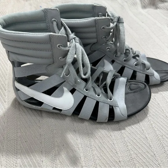Nike Gladiateur 2 sandals, light gray/white, size 8.5, minimal wear, gladiator