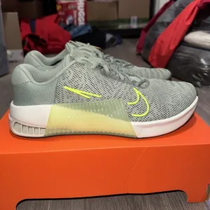 Nike Metcon 9 PRM 'Barely Volt' FN4931-700 Women 11.5 Men 10