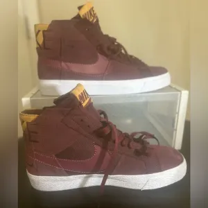 Nike SB Zoom Blazer Mid-Premium Skate Sneakers