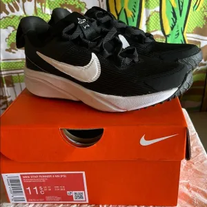 Nike Star Runner 4 Black Sneakers