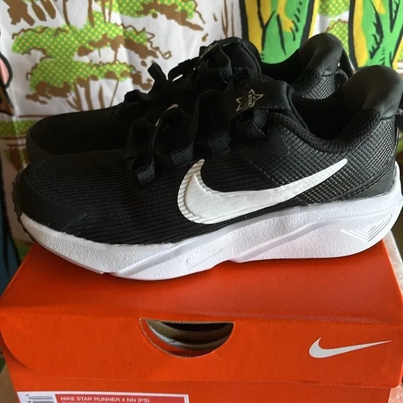 Nike Star Runner 4 Black Sneakers