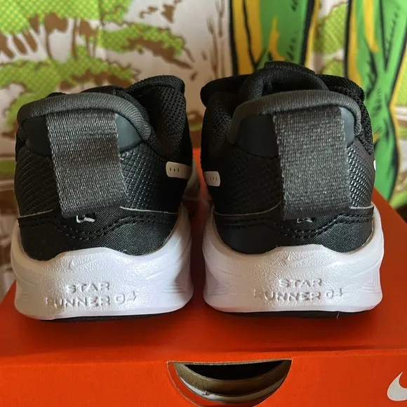 Nike Star Runner 4 Black Sneakers