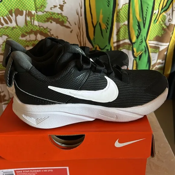 Nike Star Runner 4 Black Sneakers