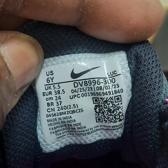 Nike Team Hustle D11 Basketball Sneakers Kids Size 6 Youth New In Box