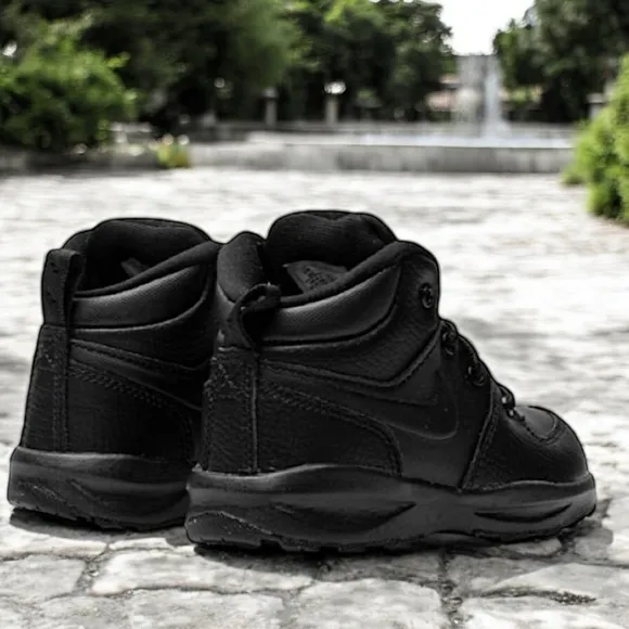 Nike Toddler Kids Manoa Leather &quot;Triple Black&quot; Sneakers