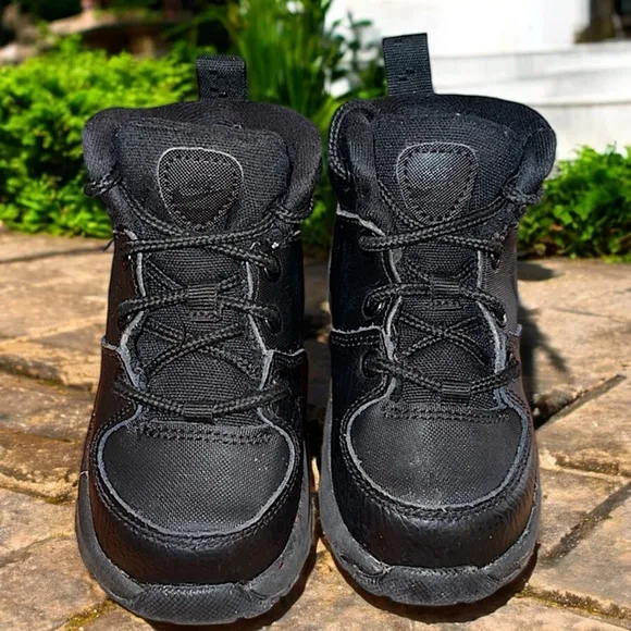 Nike Toddler Kids Manoa Leather &quot;Triple Black&quot; Sneakers