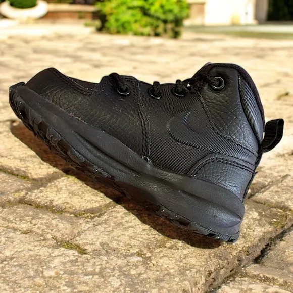 Nike Toddler Kids Manoa Leather &quot;Triple Black&quot; Sneakers