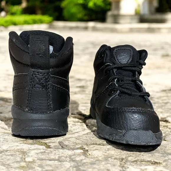 Nike Toddler Kids Manoa Leather &quot;Triple Black&quot; Sneakers