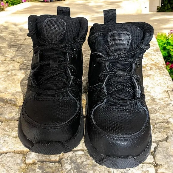 Nike Toddler Kids Manoa Leather &quot;Triple Black&quot; Sneakers