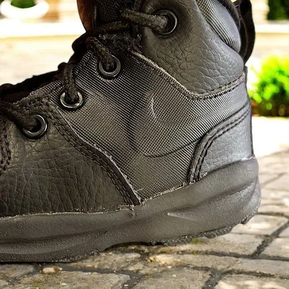 Nike Toddler Kids Manoa Leather &quot;Triple Black&quot; Sneakers