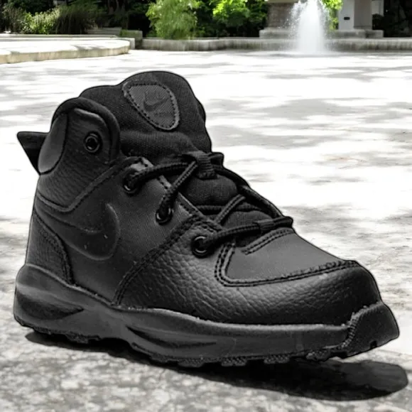 Nike Toddler Kids Manoa Leather &quot;Triple Black&quot; Sneakers