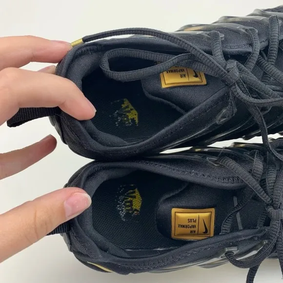 Nike Vapormax Plus Metallic Gold Black Laced Athletic Running Sneakers Size 9.5