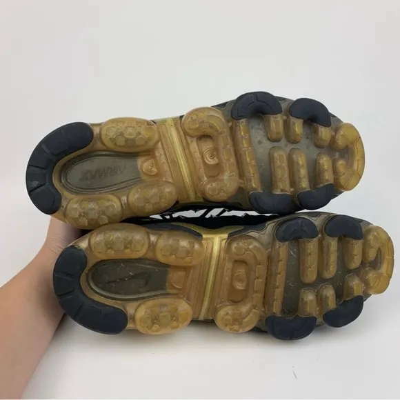 Nike Vapormax Plus Metallic Gold Black Laced Athletic Running Sneakers Size 9.5