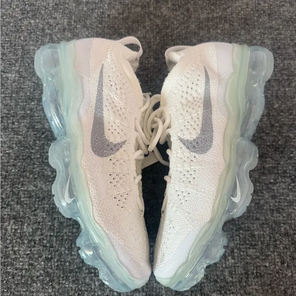 NIKE White and Gray AIR VAPORMAX Sneakers 2023 FLYKNIT RUNNING SHOES SZ 8.5