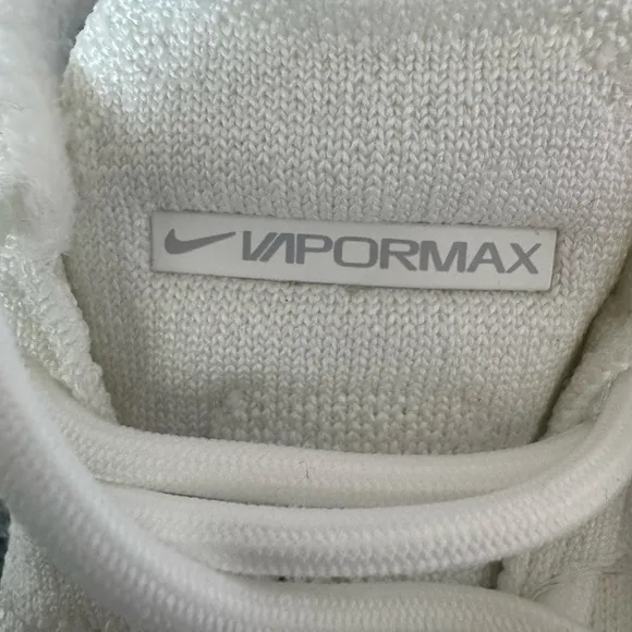 NIKE White and Gray AIR VAPORMAX Sneakers 2023 FLYKNIT RUNNING SHOES SZ 8.5