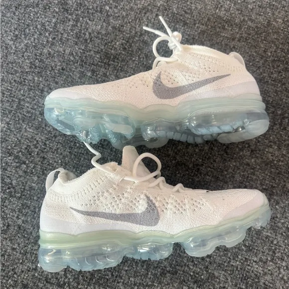 NIKE White and Gray AIR VAPORMAX Sneakers 2023 FLYKNIT RUNNING SHOES SZ 8.5