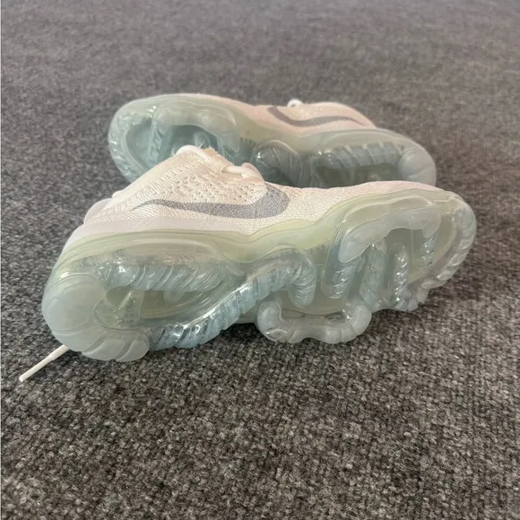 NIKE White and Gray AIR VAPORMAX Sneakers 2023 FLYKNIT RUNNING SHOES SZ 8.5