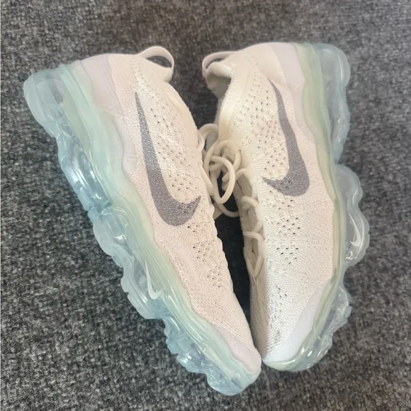 NIKE White and Gray AIR VAPORMAX Sneakers 2023 FLYKNIT RUNNING SHOES SZ 8.5