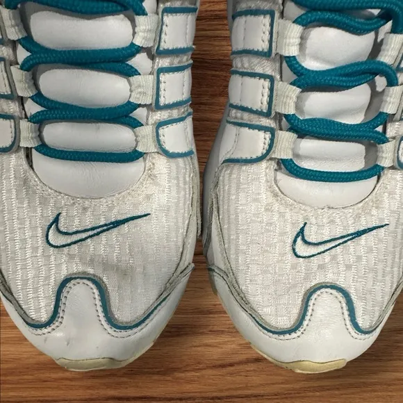 Nike Women’s SHOX NZ Lace up White &amp; Teal Athletic Sneakers, Size 9 1/2.
