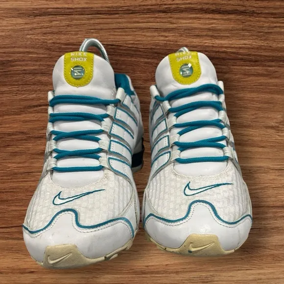 Nike Women’s SHOX NZ Lace up White &amp; Teal Athletic Sneakers, Size 9 1/2.
