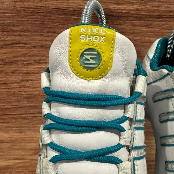Nike Women’s SHOX NZ Lace up White &amp; Teal Athletic Sneakers, Size 9 1/2.