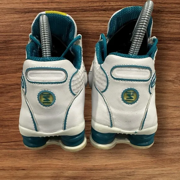 Nike Women’s SHOX NZ Lace up White &amp; Teal Athletic Sneakers, Size 9 1/2.