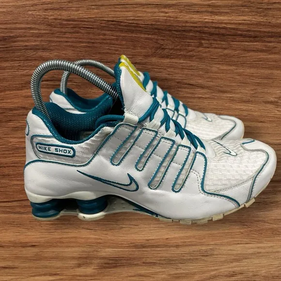 Nike Women’s SHOX NZ Lace up White &amp; Teal Athletic Sneakers, Size 9 1/2.