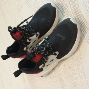 Nike youth red and black sneakers