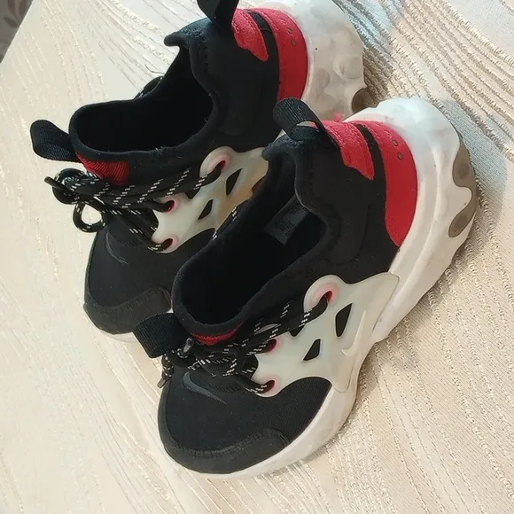 Nike youth red and black sneakers