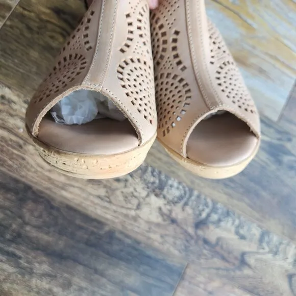 NWoB Spring Step Liberty Laser-Cut Leather Slingback Sandals Buckle Beige