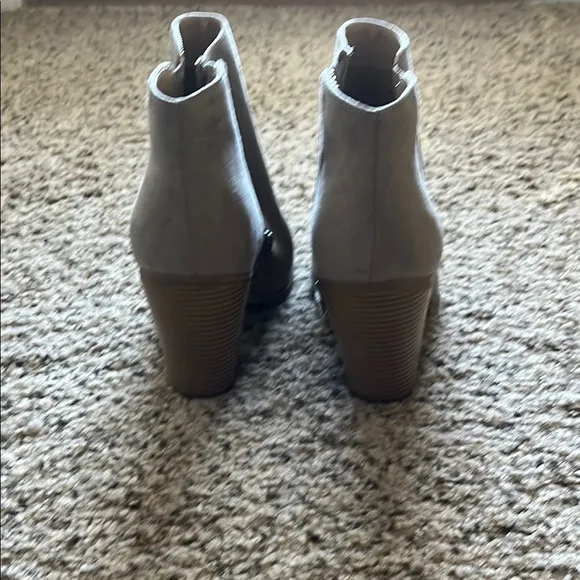 NWOT Banana Republic Taupe Ankle Boots Sz 9