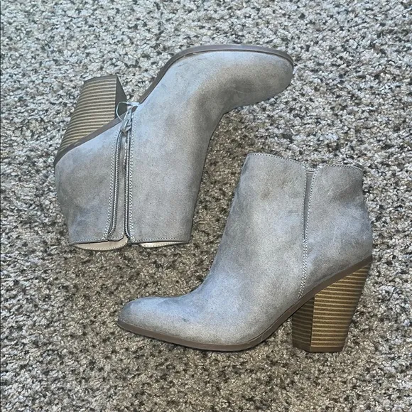 NWOT Banana Republic Taupe Ankle Boots Sz 9