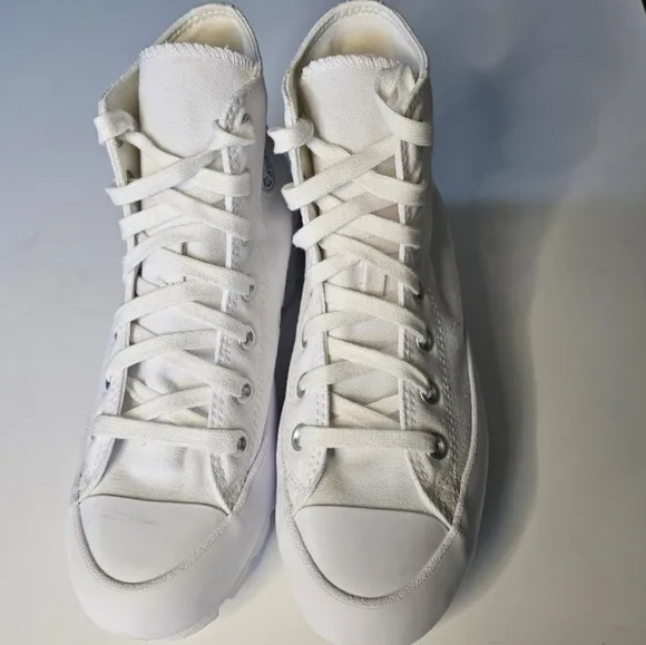 NWOT Converse Chuck Taylor All Star Lugged White High-Top Sneakers Size 7.5