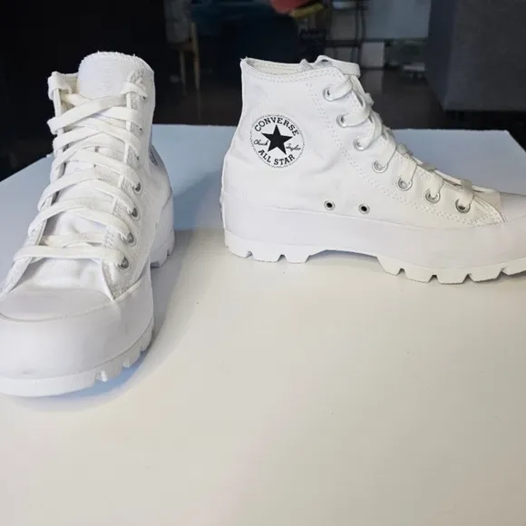 NWOT Converse Chuck Taylor All Star Lugged White High-Top Sneakers Size 7.5