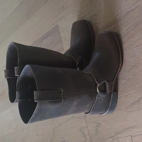 NWOT Frye Mens Harness 12R Leather Boot Dark Brown -7.5M -USA Made