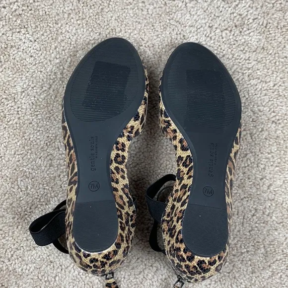 NWOT Gentle Souls by Kenneth Cole NOA leopard print flats sz 7