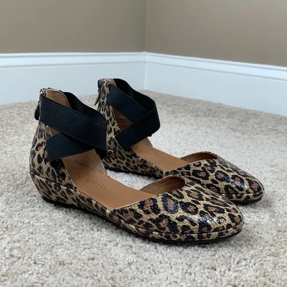 NWOT Gentle Souls by Kenneth Cole NOA leopard print flats sz 7