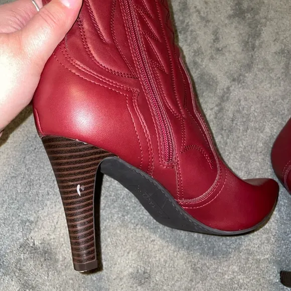 NWOT Indigo Rd Red Burgundy Pleather Calf Heeled Boots Size 10