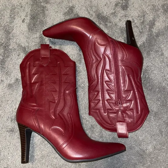 NWOT Indigo Rd Red Burgundy Pleather Calf Heeled Boots Size 10